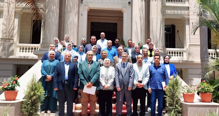 جامعة بنها تكرّم اللجنة المنظمة للمؤتمر السنوي الرابع للدراسات العليا في العلوم التطبيقية 1 جامعة بنها تكرّم اللجنة المنظمة للمؤتمر السنوي الرابع للدراسات العليا في العلوم التطبيقية