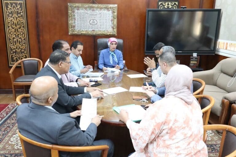 رئيس جامعة الأقصر تترأس الاجتماع الدوري للجنة المكتبات 4 FB IMG 1747769320821 جامعة العروبة رئيس جامعة الأقصر تترأس الاجتماع الدوري للجنة المكتبات موقع في الجامعة