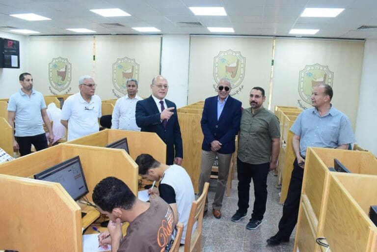 جولات تفقدية لرئيس جامعة سوهاج لمتابعة سير الإمتحانات بكليات الحاسبات والهندسة والحقوق 10 FB IMG 1747833029160 أمين الأعلى للجامعات جولات تفقدية لرئيس جامعة سوهاج لمتابعة سير الإمتحانات بكليات الحاسبات والهندسة والحقوق موقع في الجامعة