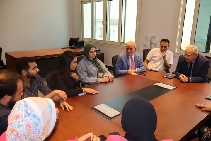 قيادات جامعة حلوان الأهلية تجتمع بطلاب "التصميم الداخلي البيئي" وتُعلن دعمًا كاملًا لمشروعاتهم 9 طلاب جامعة حلوان الأهلية