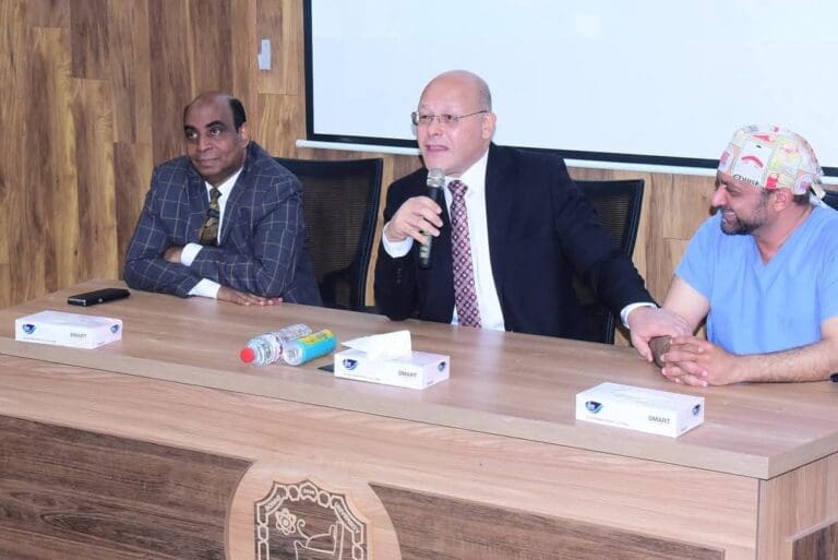 رئيس جامعة سوهاج يفتتح المؤتمر الأول لأمراض الأوعية المخية ويتابع عمليات حية 14 رئيس جامعة سوهاج يفتتح المؤتمر الأول لأمراض الأوعية المخية ويتابع عمليات حية