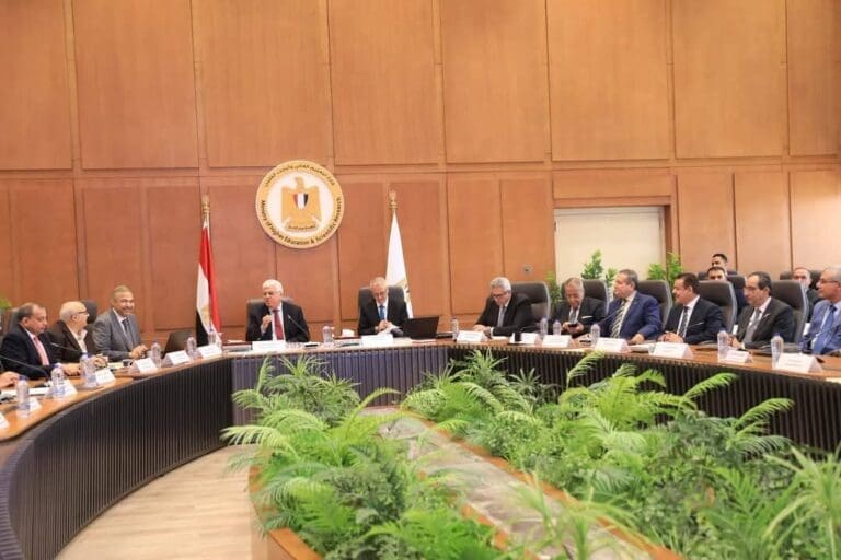 رئيس جامعة المنصورة الأهلية يشارك في اجتماع مجلس الجامعات الأهلية برئاسة وزير التعليم العالي 4 FB IMG 1748421767893 دمياط رئيس جامعة المنصورة الأهلية يشارك في اجتماع مجلس الجامعات الأهلية برئاسة وزير التعليم العالي موقع في الجامعة