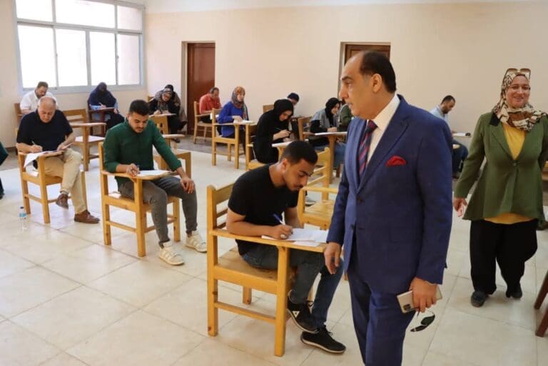 دعم متواصل للتميّز الأكاديمي ودمج ذوي الهمم.. نائب رئيس جامعة الزقازيق يتفقد كلية الدراسات الآسيوية العليا 13 FB IMG 1748693056508 طلاب دعم متواصل للتميّز الأكاديمي ودمج ذوي الهمم.. نائب رئيس جامعة الزقازيق يتفقد كلية الدراسات الآسيوية العليا موقع في الجامعة