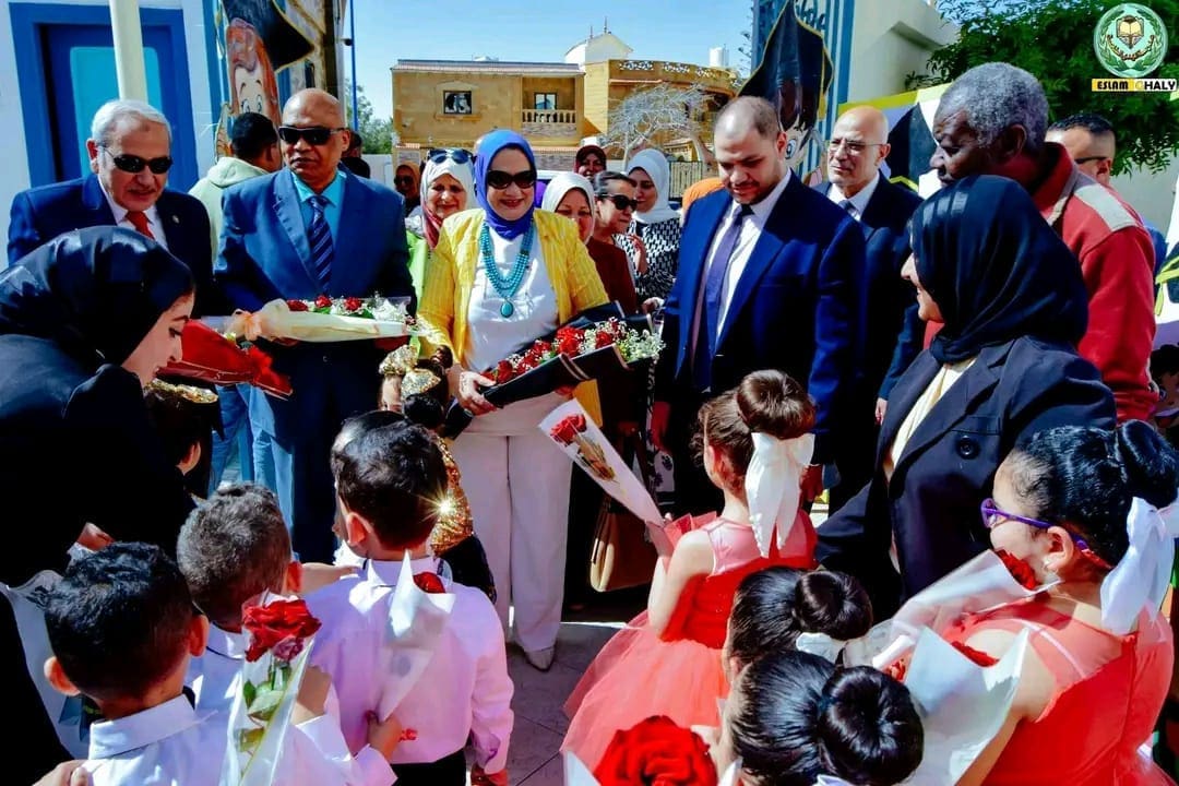 وكيل وزارة التربية والتعليم بمطروح تُشارك في احتفالية ختام الأنشطة التربوية وتخرج رياض الأطفال بمدرسة الهدي الخاصة 1 وكيل وزارة التربية والتعليم بالفيوم
