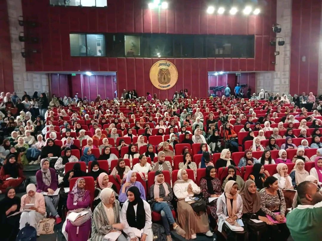 إقبال كبير من طلاب الثانوية العامة بالأقصر على المراجعات النهائية المجانية 1 طلاب الثانوية العامة بالأقصر