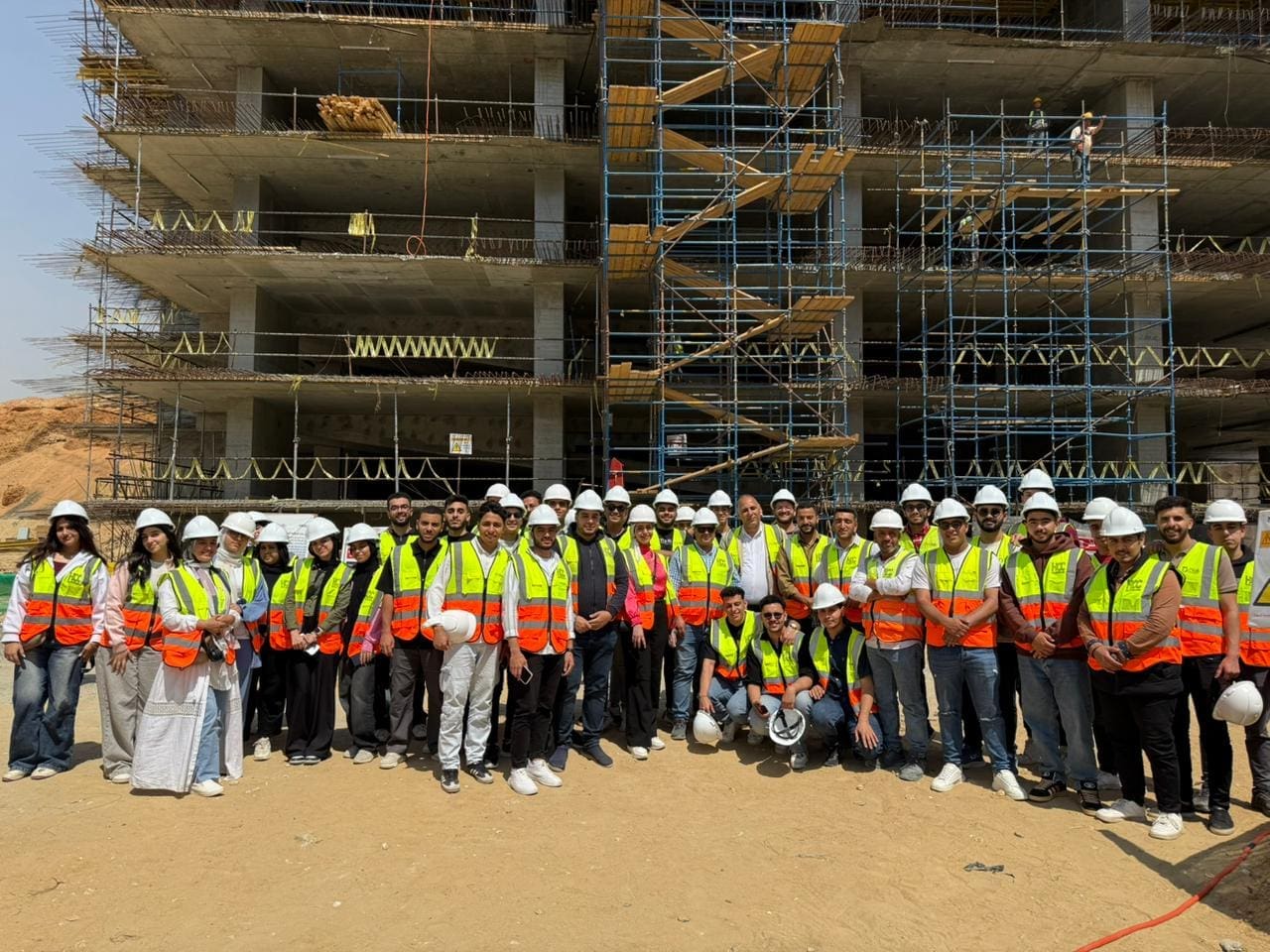 طلاب هندسة جامعة المنصورة الجديدة يتعرفون على ناطحات سحاب العاصمة الإدارية 1 IMG 20250509 WA0008 المنصورة الجديدة طلاب هندسة جامعة المنصورة الجديدة يتعرفون على ناطحات سحاب العاصمة الإدارية موقع في الجامعة