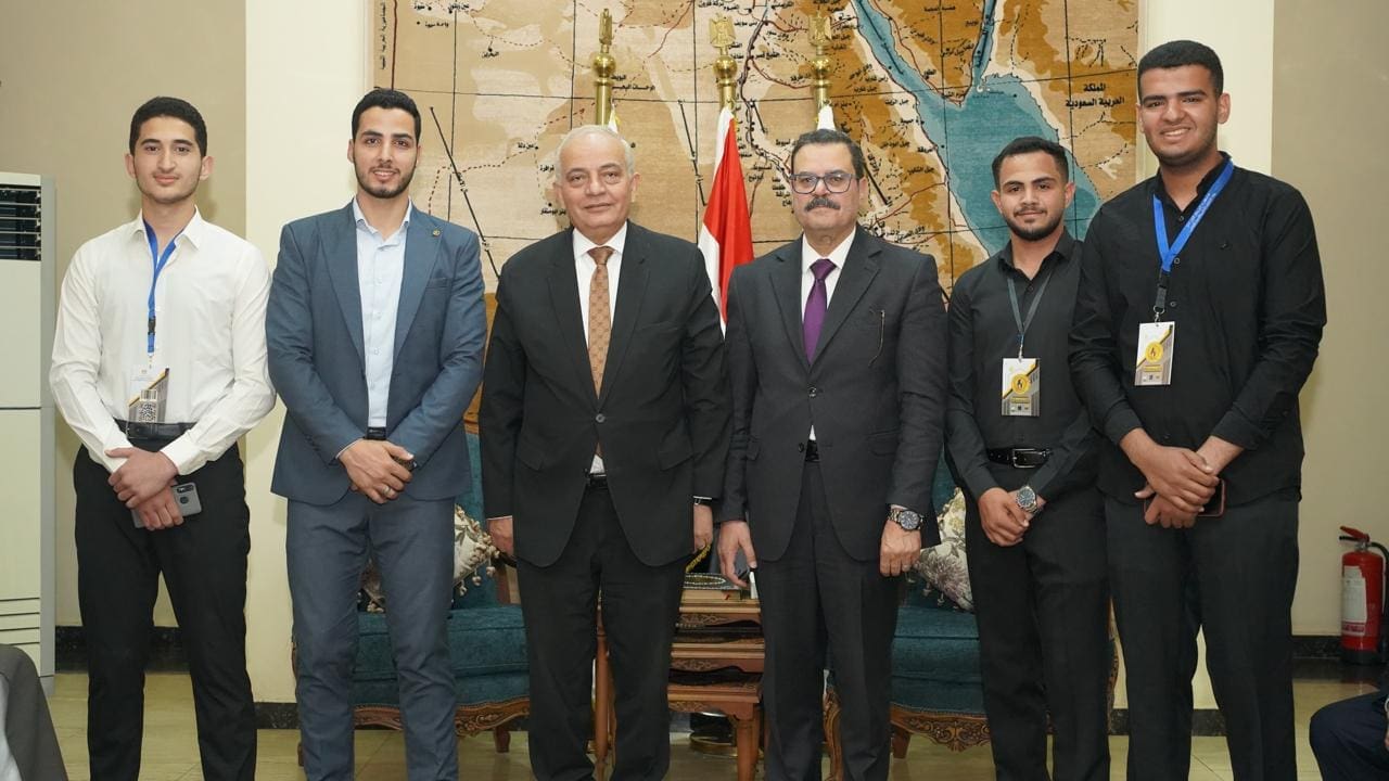 جامعة الريادة تشارك بفاعلية في الملتقى الحواري لبناء الوعي لطلاب الجامعات 1 IMG 20250510 WA0025 جامعة الريادة جامعة الريادة تشارك بفاعلية في الملتقى الحواري لبناء الوعي لطلاب الجامعات موقع في الجامعة