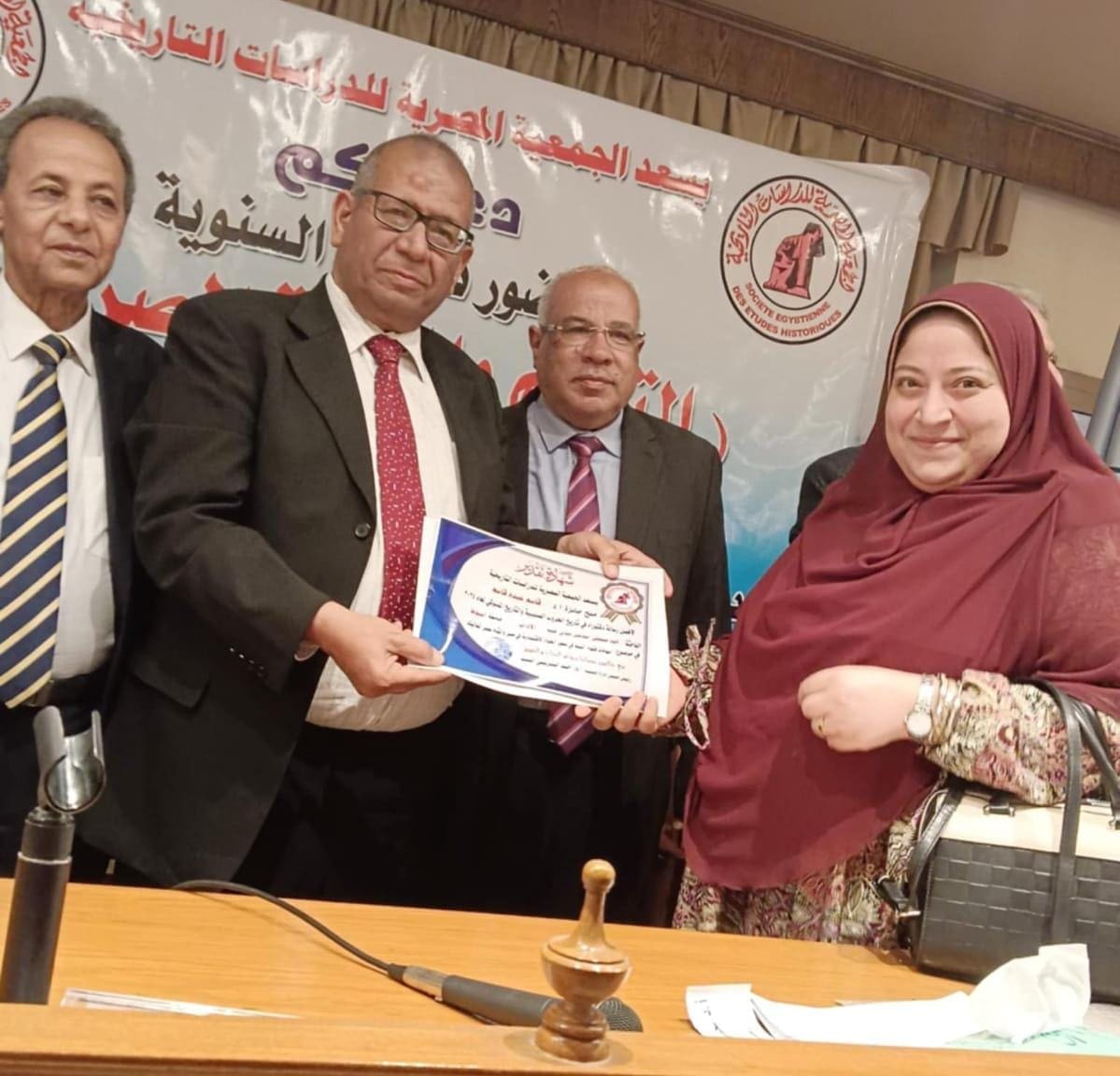 جامعة أسيوط تحصد 3 جوائز من الجمعية المصرية للدراسات التاريخية في البحث العلمي 1 جامعة أسيوط تحصد 3 جوائز من الجمعية المصرية للدراسات التاريخية في البحث العلمي