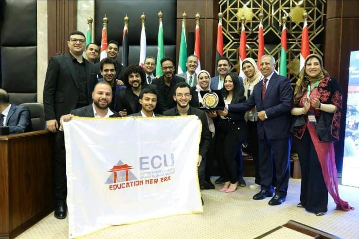 طلاب الجامعة الصينية يحصدون جائزة أفضل بحث عن الهيدروجين الأخضر في مؤتمر الذكاء الآلي 1 IMG 20250512 WA0106 طلاب طلاب الجامعة الصينية يحصدون جائزة أفضل بحث عن الهيدروجين الأخضر في مؤتمر الذكاء الآلي موقع في الجامعة