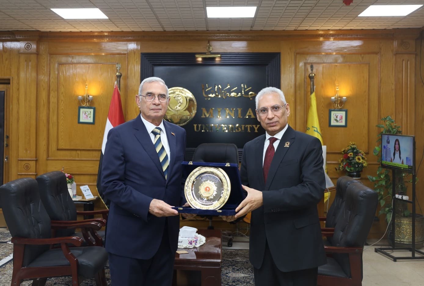 رئيس جامعة المنيا يستقبل لجنة المشاركة السياسية بالمجلس القومي للمرأة لرفع وعي الشباب 1 IMG 20250513 WA0023 المنيا رئيس جامعة المنيا يستقبل لجنة المشاركة السياسية بالمجلس القومي للمرأة لرفع وعي الشباب موقع في الجامعة