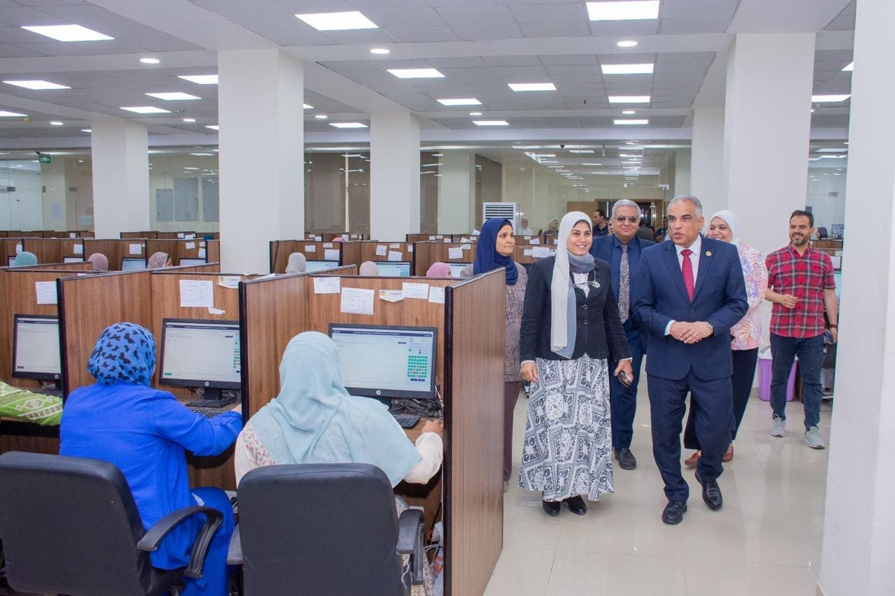 رئيس جامعة طنطا يتابع سير العملية الامتحانية بمركز الاختبارات الإلكترونية 1 IMG 20250513 WA0184 طنطا رئيس جامعة طنطا يتابع سير العملية الامتحانية بمركز الاختبارات الإلكترونية موقع في الجامعة