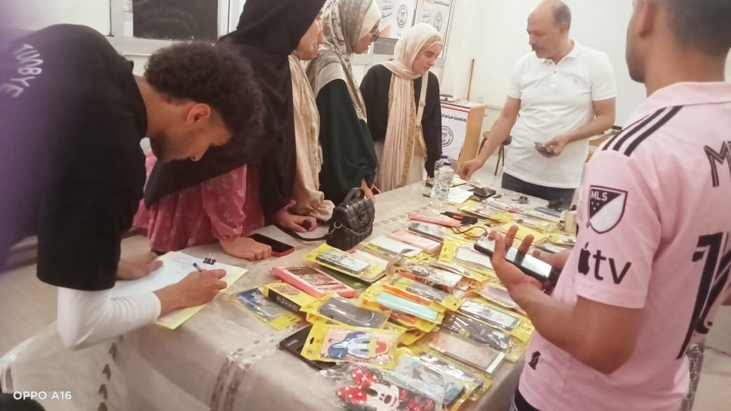 جامعة قناة السويس تطلق دورة تدريبية في صيانة الهواتف المحمولة لتنمية مهارات طلابها 1 طلاب جامعة قناة السويس