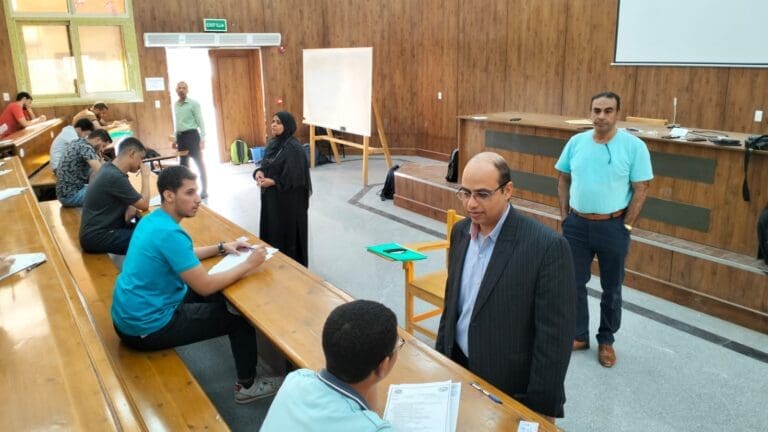 انطلاق الامتحانات النظرية والعملية لبرنامج الطب والجراحة بجنوب الوادي الأهلية 5 IMG 20250515 WA0058 كيرالا انطلاق الامتحانات النظرية والعملية لبرنامج الطب والجراحة بجنوب الوادي الأهلية موقع في الجامعة