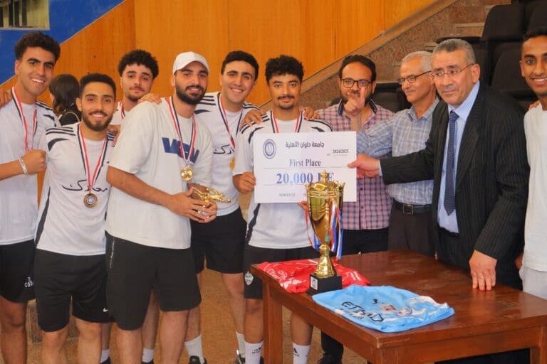 الجائزة 20 ألف جنيه.. "فريق معارك" يتوج ببطولة دوري جامعة حلوان الأهلية 4 IMG 20250515 WA0086 بني سويف الجائزة 20 ألف جنيه.. "فريق معارك" يتوج ببطولة دوري جامعة حلوان الأهلية موقع في الجامعة