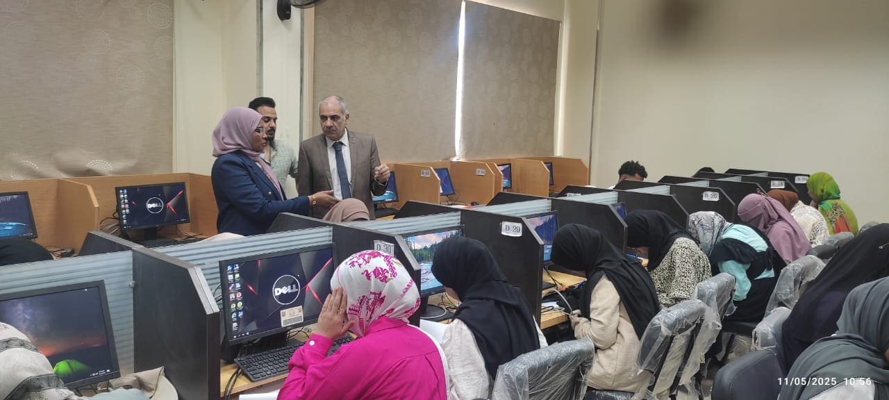 رئيس جامعة أسوان يتفقد امتحانات كلية التمريض.. ويؤكد توفير بيئة آمنة لـ1400 طالب 1 رئيس جامعة أسوان يتفقد امتحانات كلية التمريض