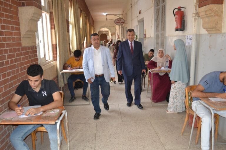المنشاوي يتابع انطلاق امتحانات الفصل الدراسي الثاني للعام الجامعي 2024/2025 في كليات جامعة أسيوط 7 IMG 20250517 WA0040 مدارس بلا تدخين المنشاوي يتابع انطلاق امتحانات الفصل الدراسي الثاني للعام الجامعي 2024/2025 في كليات جامعة أسيوط موقع في الجامعة