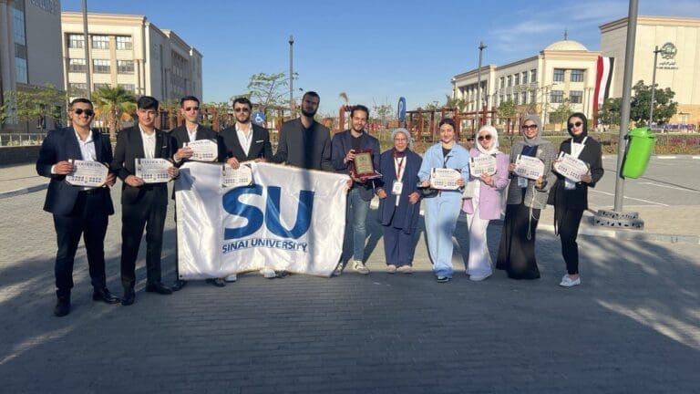 طلاب صيدلة جامعة سيناء يشاركون في مؤتمر علمي بجامعة الإسماعيلية الأهلية 4 IMG 20250518 WA0041 1 طلاب صيدلة جامعة سيناء يشاركون في مؤتمر علمي بجامعة الإسماعيلية الأهلية موقع في الجامعة