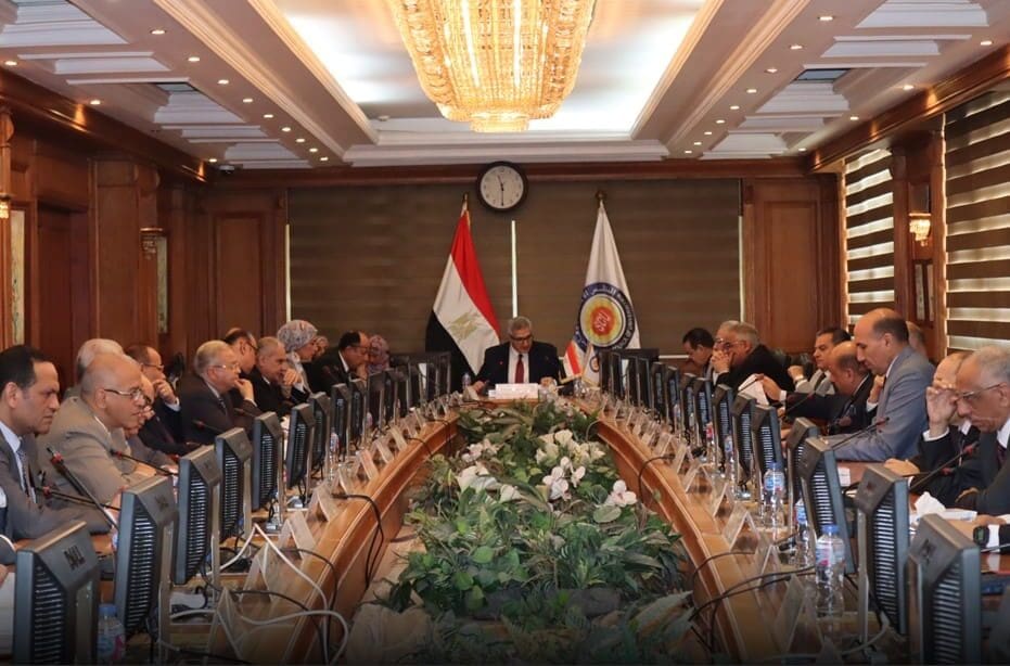 لجنة قطاع طب الأسنان تطالب بالتحقيق مع نقيب أطباء الأسنان بالإسكندرية بسبب بيان مثير للجدل 1 اجتماع المجلس الأعلى للجامعات