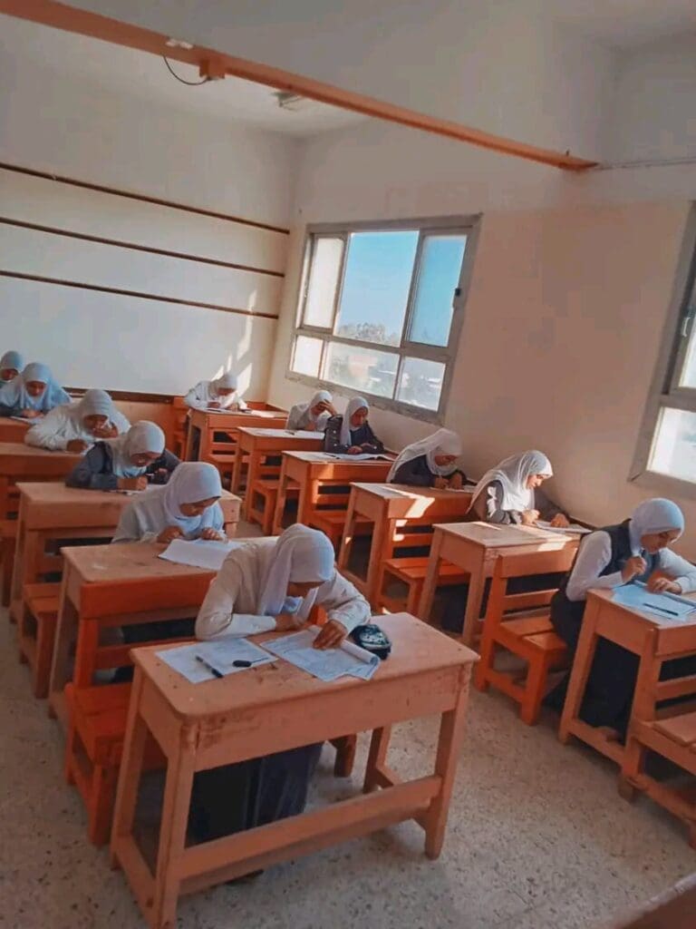 92 ألف طالب يؤدون امتحانات اللغة العربية والإنجليزية وسط أجواء منضبطة بالبحيرة 14 طلاب
