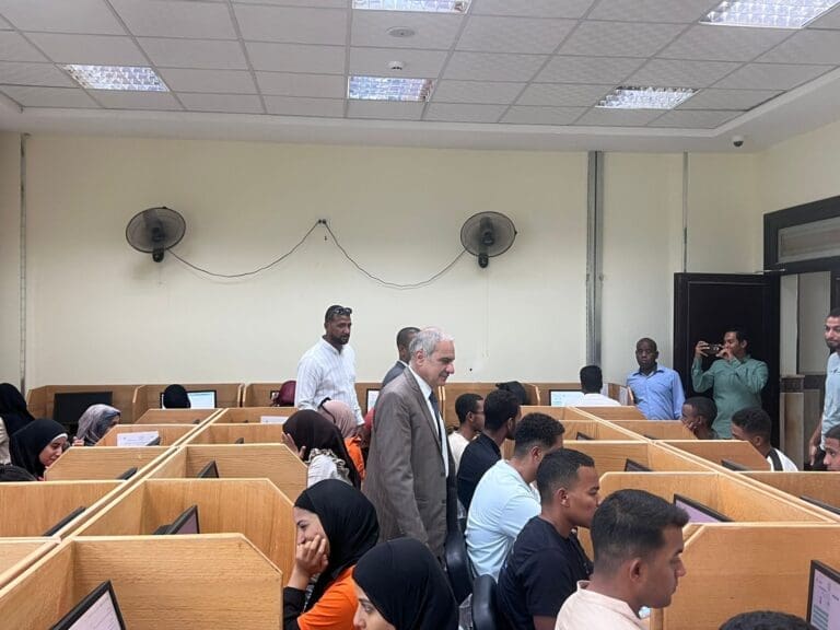 استعدادات مكثفة في كلية علوم الرياضة بجامعة أسوان مع انطلاق امتحانات الفصل الثاني 7 رئيس جامعة أسوان يتفقد امتحانات كلية علوم الرياضة