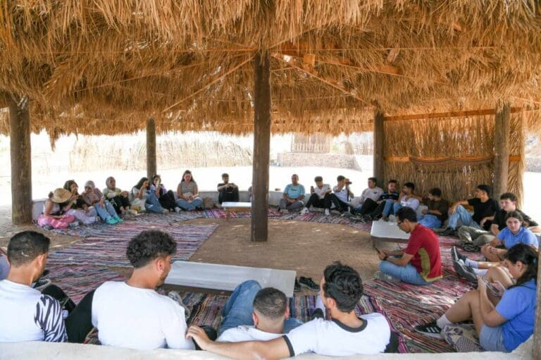 وزارة البيئة تطلق حملة بيئية واسعة في شرم الشيخ بمشاركة 150 طالبًا وتنظيف بري وبحري 5 وزارة البيئة تطلق حملة بيئية واسعة في شرم الشيخ بمشاركة 150 طالبًا وتنظيف بري وبحري