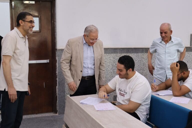 خلال جولة.. نائب رئيس جامعة حلوان وأمين عام الجامعة الأهلية يتابعان سير الامتحانات 17 خلال جولة.. نائب رئيس جامعة حلوان وأمين عام الجامعة الأهلية يتابعان سير الامتحانات