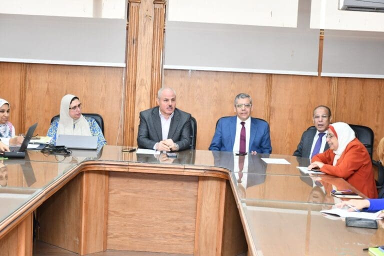جامعة قناة السويس تُعيد صياغة رؤيتها ورسالتها وفقاً للخطة الاستراتيجية 2025-2030 29 جامعة قناة السويس