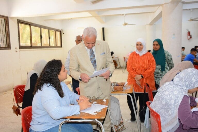 وسط حالة من الانضباط.. انتظام امتحانات نهاية الفصل الدراسي الثاني بجامعة أسيوط 3 IMG 20250527 WA0014 التعليم العالي وسط حالة من الانضباط.. انتظام امتحانات نهاية الفصل الدراسي الثاني بجامعة أسيوط موقع في الجامعة