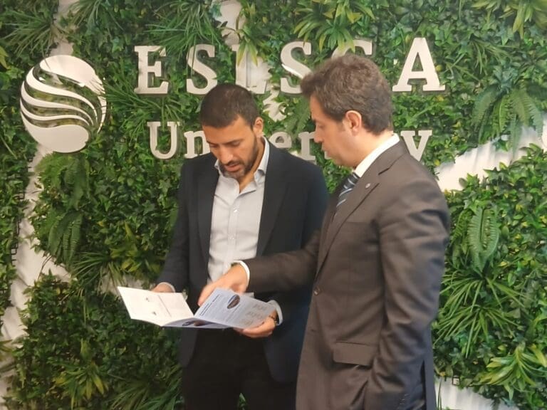 تعاون بين جامعة أسلسكا وكلية كاتوليكا بورتو البرتغالية لإطلاق مشروع "الدراسة بلا حدود" 10 تعاون بين جامعة أسلسكا وكلية كاتوليكا بورتو البرتغالية لإطلاق مشروع "الدراسة بلا حدود"