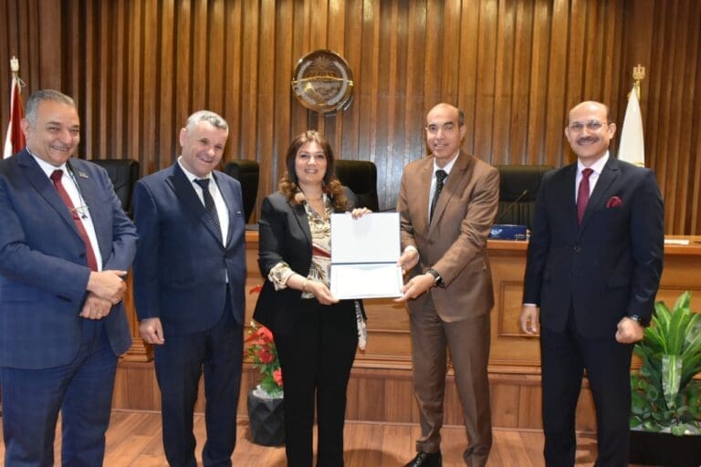 تكريم الكليات والمعاهد الفائزة بجائزة التميز البيئي لعام 2024 بجامعة مدينة السادات 10 IMG 20250528 WA0027 1 جامعة الصالحية الجديدة تكريم الكليات والمعاهد الفائزة بجائزة التميز البيئي لعام 2024 بجامعة مدينة السادات موقع في الجامعة