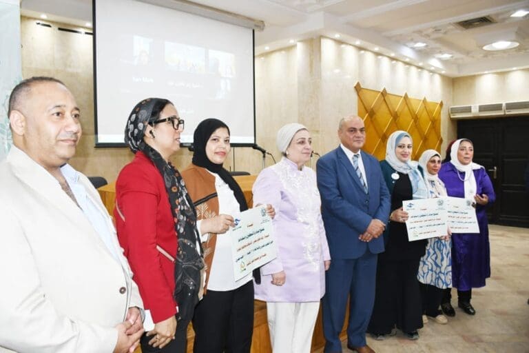 هيكل وباروا يشهدان ختام برنامج تدريبي لتنمية كفايات معلمي الكبار في إطار دعم المرأة والأسرة 8 IMG 20250529 WA0031 هيكل وباروا يشهدان ختام برنامج تدريبي لتنمية كفايات معلمي الكبار في إطار دعم المرأة والأسرة موقع في الجامعة