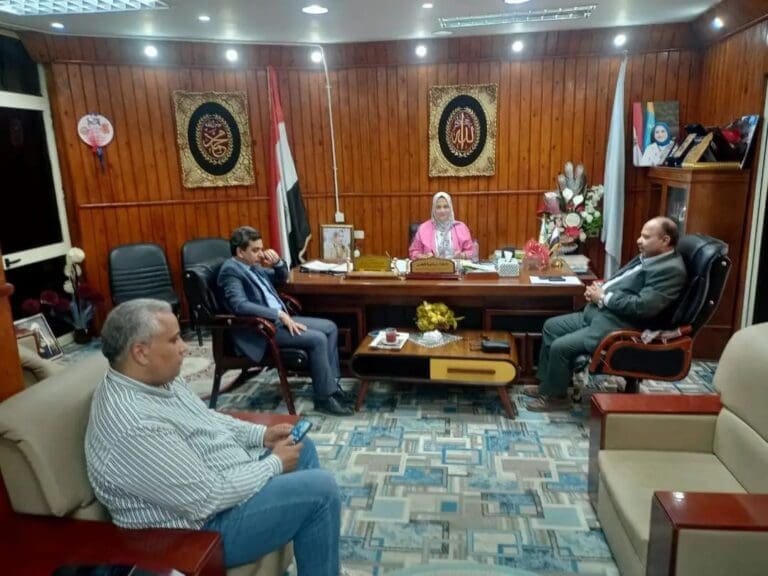 مدير تعليم مطروح تشيد بنجاح منظومة المراجعات النهائية لطلاب الشهادة الثانوية 2 مدير تعليم مطروح تشيد بنجاح منظومة المراجعات النهائية لطلاب الشهادة الثانوية