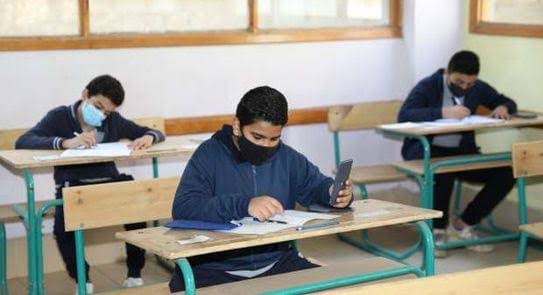 توافد الطلاب على اللجان لبدء امتحانات الشهادة الإعدادية 2025 8 IMG 0917 امتحان توافد الطلاب على اللجان لبدء امتحانات الشهادة الإعدادية 2025 موقع في الجامعة