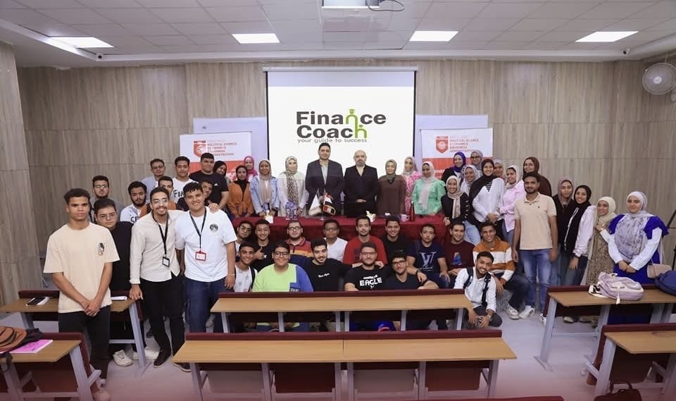 كلية السياسة والاقتصاد بجامعة مايو تنظم ندوة حول شهادة "FMVA " 1 IMG 9310 جامعة مايو كلية السياسة والاقتصاد بجامعة مايو تنظم ندوة حول شهادة "FMVA " موقع في الجامعة