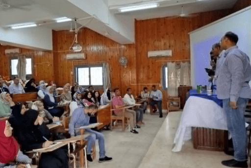 جامعة الغردقة تنظم ندوة علمية حول الذكاء الاصطناعي وتأثيره على بيئة الأعمال لدارسي الماجستير المهني 1 جامعة الغردقة