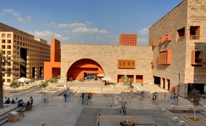 لطلاب الثانوية العامة .. كل ما تريد معرفته عن مصروفات وشروط القبول وكليات الجامعة الأمريكية بمصر 7 الجامعة الأمريكية في مصر