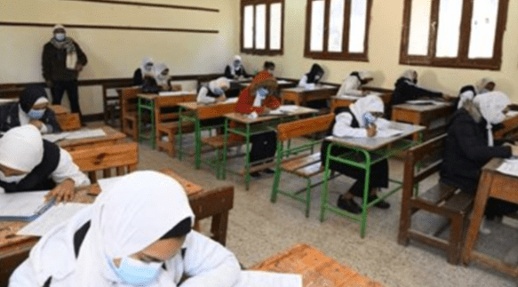 تسريب أسئلة الدراسات بالقاهرة والجبر بالجيزة يهز لجان الإعدادية.. والتعليم تلاحق المتورطين 1 طلاب الثانوية العامة