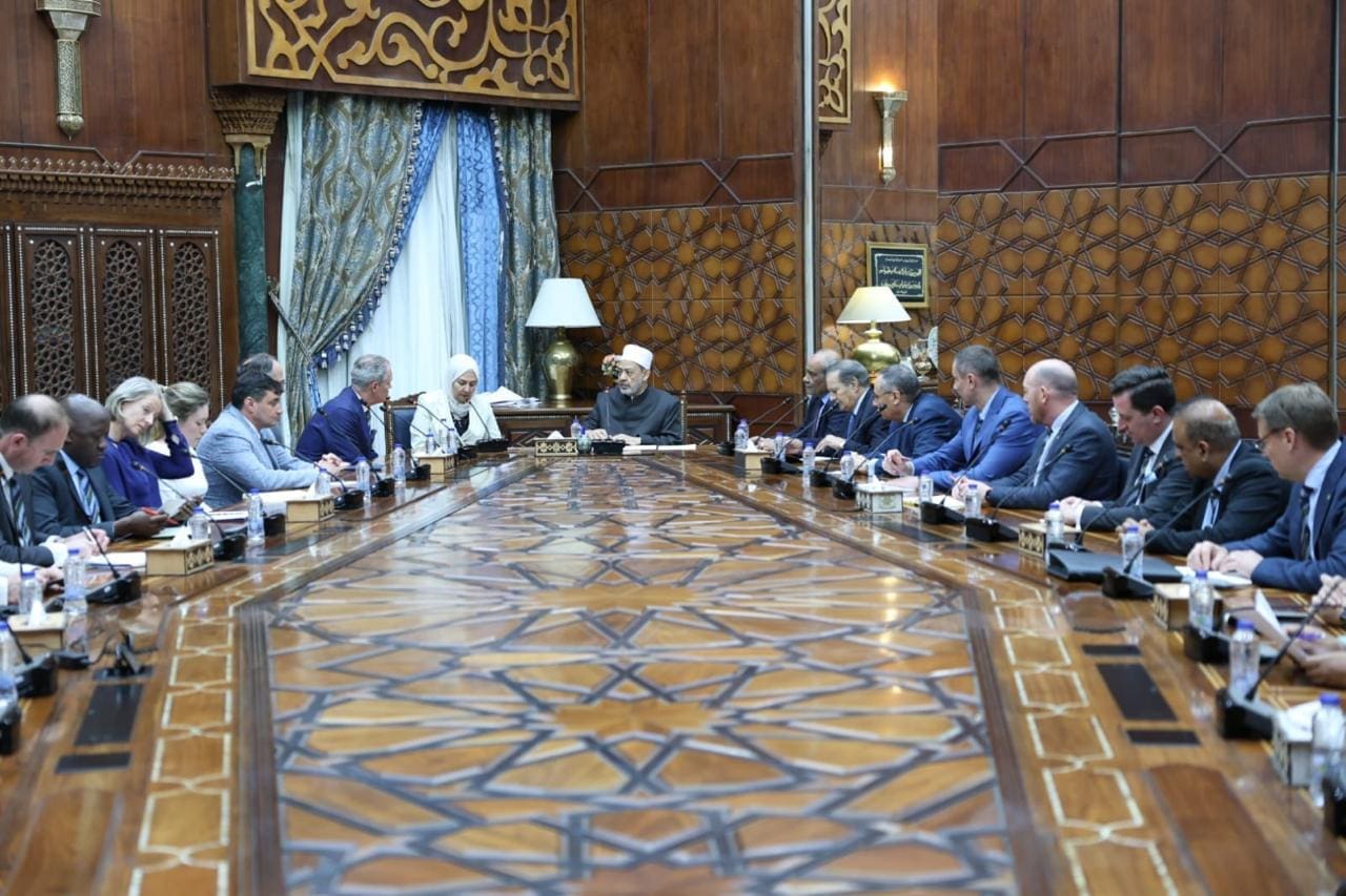 وفد «الكلية الملكية لدراسات الدفاع بالمملكة المتحدة»: نتطلع لتعاون مستقبلي مع الأزهر الشريف 1 b45c716e 93b0 4c44 a18e d575ca80dff9 الأزهر الشريف وفد «الكلية الملكية لدراسات الدفاع بالمملكة المتحدة»: نتطلع لتعاون مستقبلي مع الأزهر الشريف موقع في الجامعة