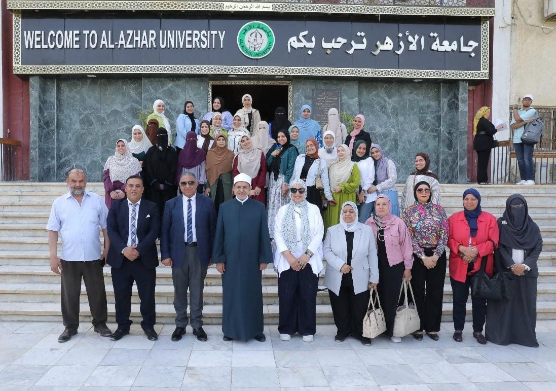 رسائل خاصة من رئيس جامعة الأزهر لـ طالبات قسم الجغرافيا قبيل سفرهن لإجراء دراسة ميدانية لمرسى مطروح 1 dae32aaa 88a9 49f9 950d 4b3d5d4284ff جامعة الأزهر رسائل خاصة من رئيس جامعة الأزهر لـ طالبات قسم الجغرافيا قبيل سفرهن لإجراء دراسة ميدانية لمرسى مطروح موقع في الجامعة