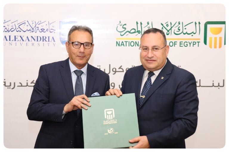 رئيس جامعة الإسكندرية والرئيس التنفيذي للبنك الأهلي يوقعان بروتوكول التعاون المشترك لتعزيز أواصر التعاون بين الجانبين 16 ffcf1b82 9ccb 4851 b858 dfed3aa2cfd3 امتحان رئيس جامعة الإسكندرية والرئيس التنفيذي للبنك الأهلي يوقعان بروتوكول التعاون المشترك لتعزيز أواصر التعاون بين الجانبين موقع في الجامعة