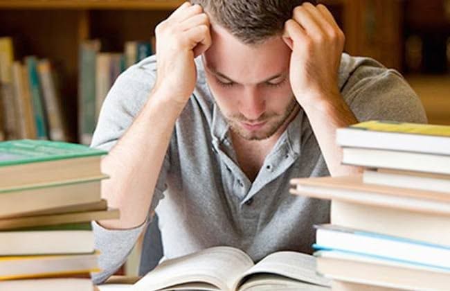 طلاب الثانوية العامة وأولياء أمورهم: "قلق وسهر وترقّب قبل انطلاق ماراثون الامتحانات" 8 طلاب الثانوية العامة وأولياء أمورهم: "قلق وسهر وترقّب قبل انطلاق ماراثون الامتحانات"