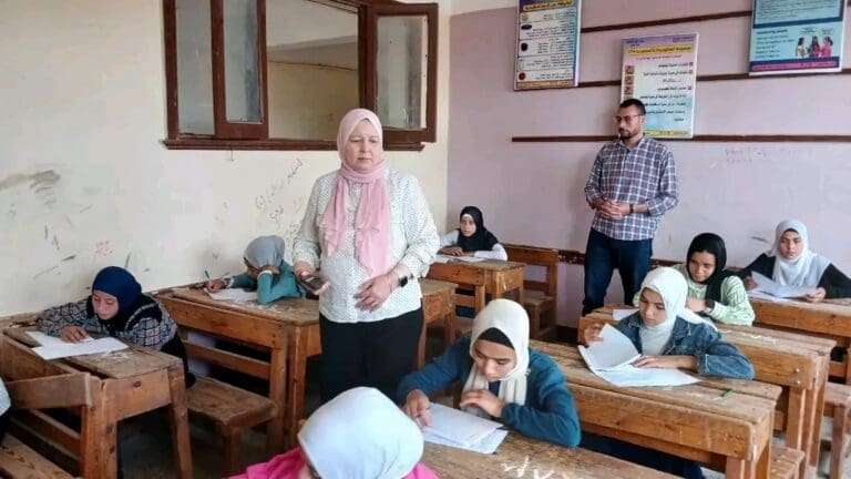 في ثاني أيام امتحانات الإعدادية 2025 ببني سويف.. الهواري: لا تهاون في الانضباط ولا مكان للمحمول داخل اللجان 23 1748767642648 الثانوية في ثاني أيام امتحانات الإعدادية 2025 ببني سويف.. الهواري: لا تهاون في الانضباط ولا مكان للمحمول داخل اللجان موقع في الجامعة