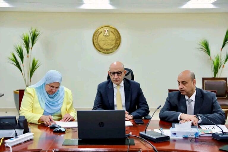 وزير التعليم من غرفة العمليات: متابعة دقيقة لامتحانات الدبلومات والإعدادية.. ولا تهاون مع الغش 21 1748769040886 الثانوية وزير التعليم من غرفة العمليات: متابعة دقيقة لامتحانات الدبلومات والإعدادية.. ولا تهاون مع الغش موقع في الجامعة