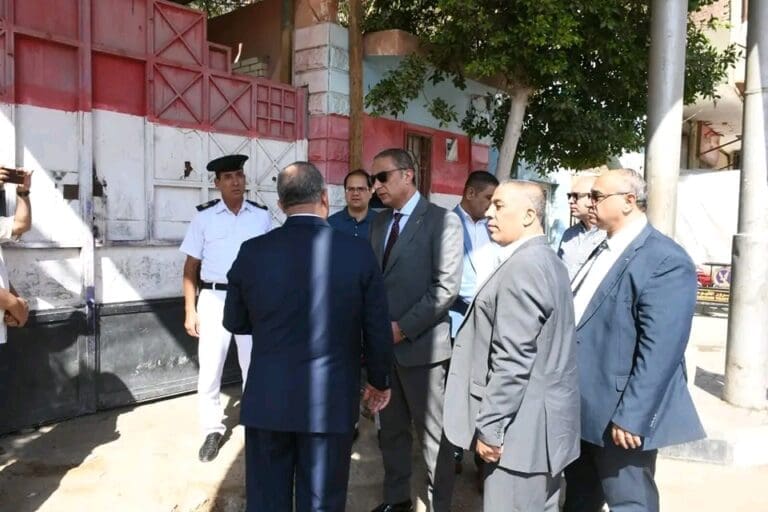 محافظ الفيوم يوجه بالمتابعة اللحظية لسير الامتحانات وربط غرفة العمليات الرئيسية بالتربية والتعليم 19 1749981676642 تطوير محافظ الفيوم يوجه بالمتابعة اللحظية لسير الامتحانات وربط غرفة العمليات الرئيسية بالتربية والتعليم موقع في الجامعة