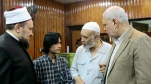 عميد "أصول الدين بالقاهرة" يؤدي صلاة الغائب على والد طالب إندونيسي توفي أثناء الامتحانات_ صور 5 1750069547788 عميد عميد "أصول الدين بالقاهرة" يؤدي صلاة الغائب على والد طالب إندونيسي توفي أثناء الامتحانات_ صور موقع في الجامعة