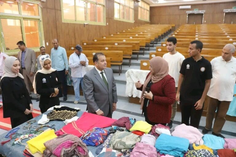 افتتاح المعرض الخيري للملابس لمبادرة الخير بجامعة جنوب الوادي 22 1750578169660 جامعة حلوان افتتاح المعرض الخيري للملابس لمبادرة الخير بجامعة جنوب الوادي موقع في الجامعة