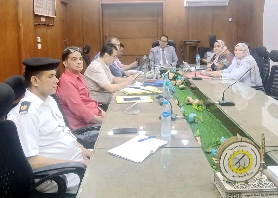 هدوء والتزام في لجان الغربية.. وكيل الوزارة يتابع امتحانات الثانوية العامة من غرفة العمليات 1 1750579354831 امتحانات هدوء والتزام في لجان الغربية.. وكيل الوزارة يتابع امتحانات الثانوية العامة من غرفة العمليات موقع في الجامعة