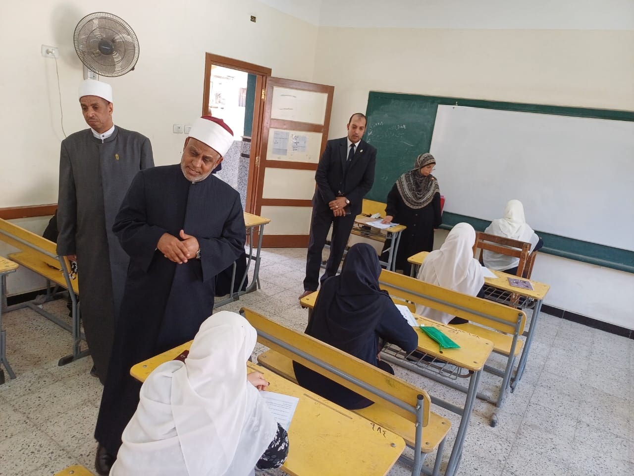قطاع المعاهد عن أسئلة الصرف للثانوية الأزهرية : في مستوى الطالب المتوسط 1 1c3718a0 9d5b 407a bc25 6850b8bd5976 قطاع المعاهد قطاع المعاهد عن أسئلة الصرف للثانوية الأزهرية : في مستوى الطالب المتوسط موقع في الجامعة