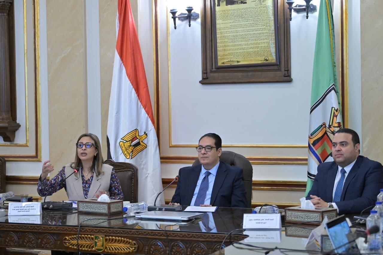 رئيس جامعة القاهرة يترأس اجتماع لجنة الهوية البصرية للحرم الجامعي.. ويؤكد الحفاظ على الهوية البصرية للجامعة يعكس عراقة تاريخها 1 3576c30c 77c9 4af8 8f02 8ac3f8cd6b39 الهوية رئيس جامعة القاهرة يترأس اجتماع لجنة الهوية البصرية للحرم الجامعي.. ويؤكد الحفاظ على الهوية البصرية للجامعة يعكس عراقة تاريخها موقع في الجامعة