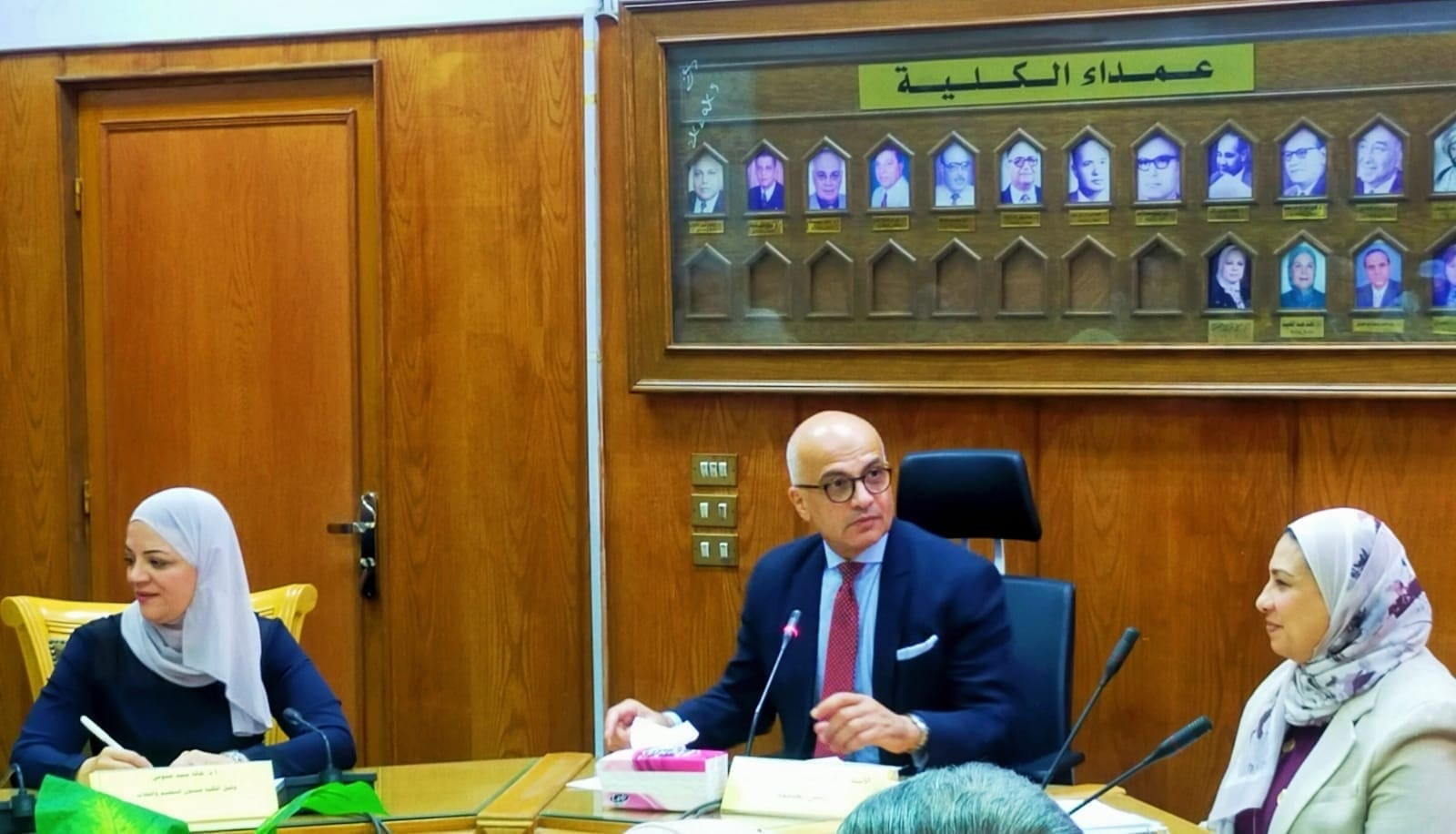 رئيس جامعة عين شمس يشهد مجلس كلية الألسن 1 54479e9f 2e14 4a46 9e74 300a95bc0cd3 جامعة عين شمس رئيس جامعة عين شمس يشهد مجلس كلية الألسن موقع في الجامعة